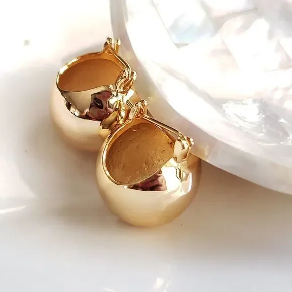 New! Basket Of Gold Hoop Earrings - Picture 9 of 11